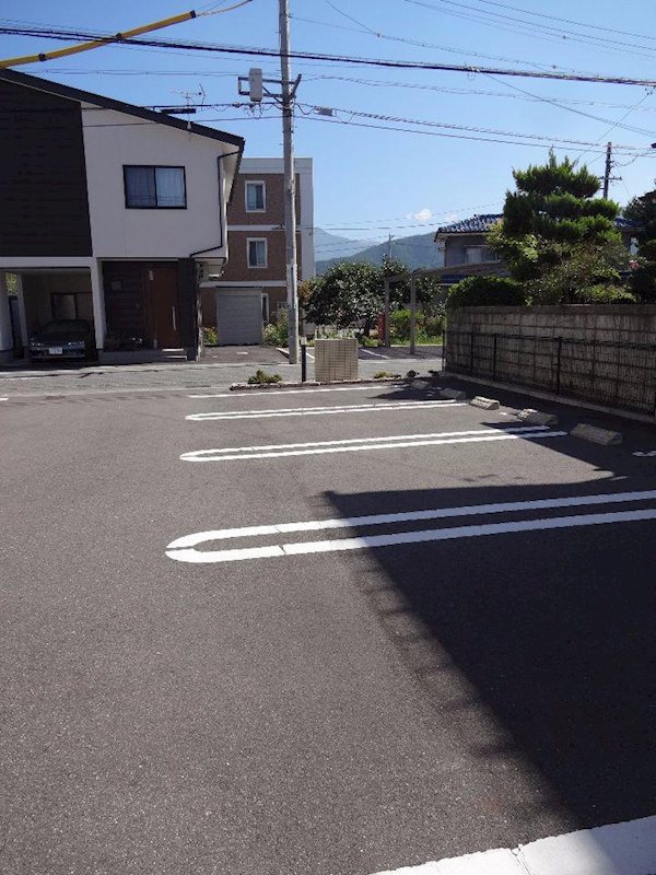 クラールハイムⅡ 駐車場