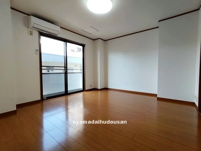 シュロス上野毛 リビング