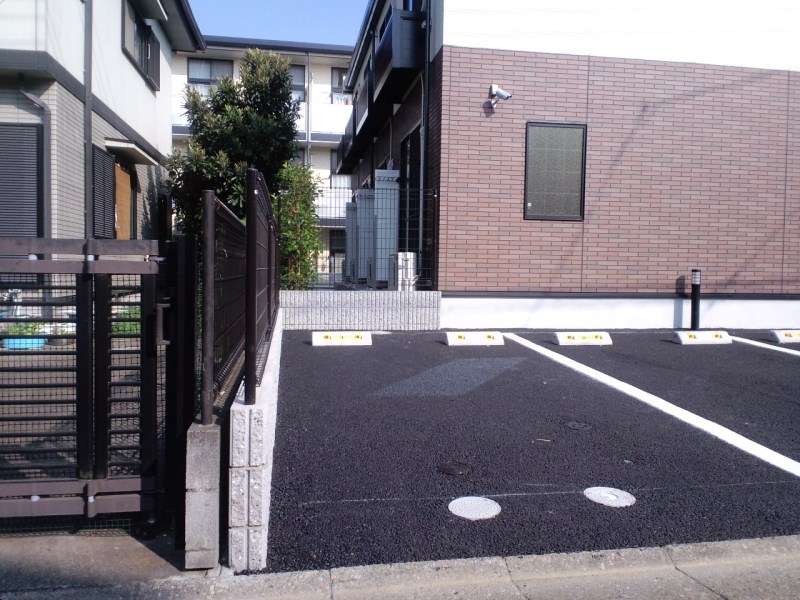 レオネクストコッリーナみなみ野 駐車場