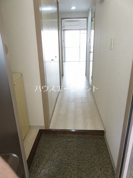 メゾンドール旭 玄関