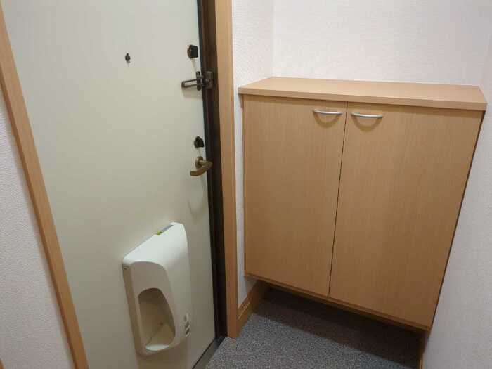 シェルズレイク日根野　B棟 玄関