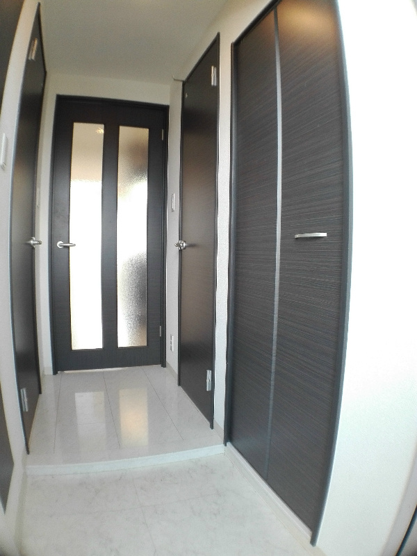 アン･ボルヌ 玄関