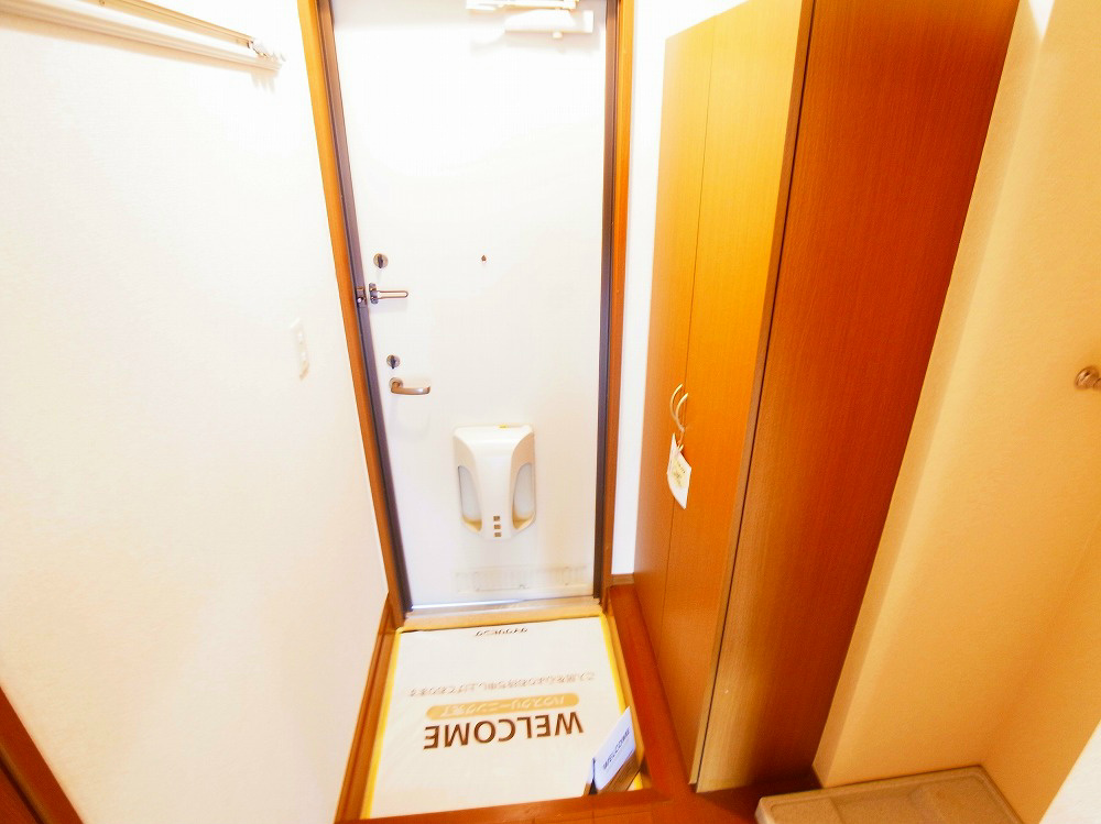 サンモールＳ 玄関