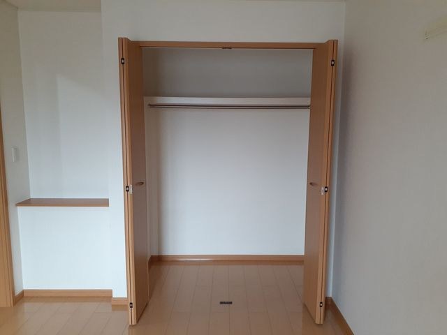 エリーゼB 収納
