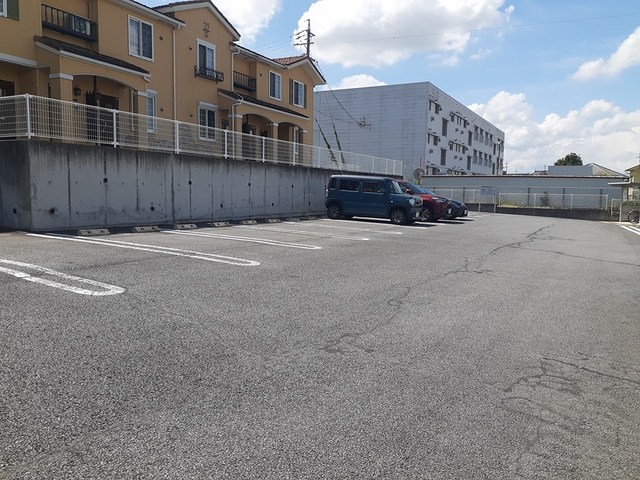 エリーゼB 駐車場