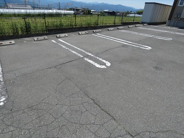 カーサ・ボニートＢ 駐車場