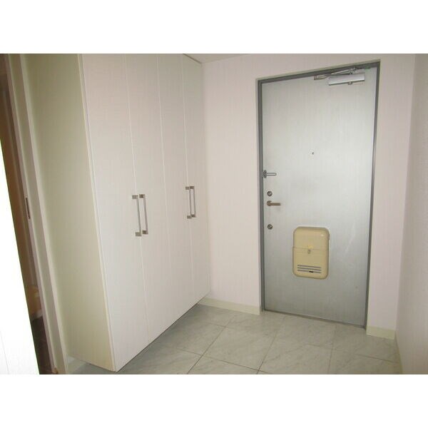 スクエア・アパートメント 玄関