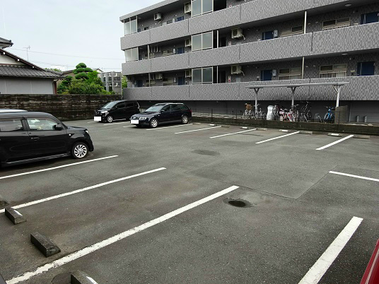 ローランギャロス 駐車場