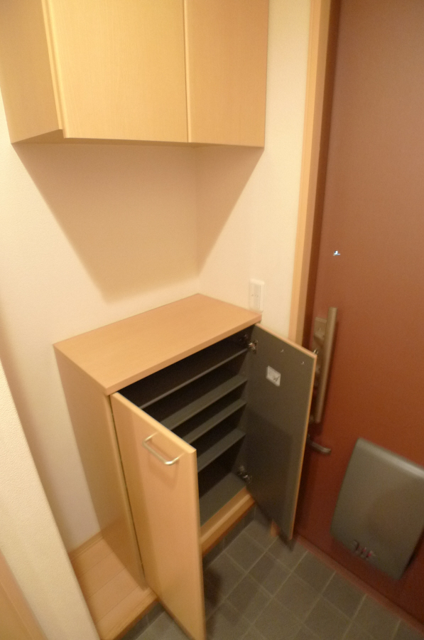 シャーメゾン中津 玄関