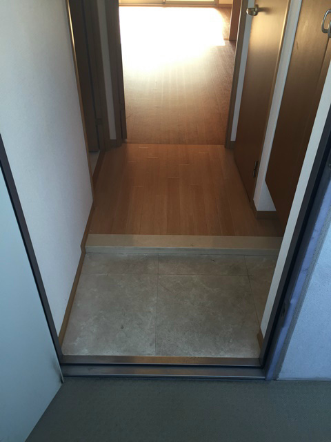 コンフォール日根野 玄関