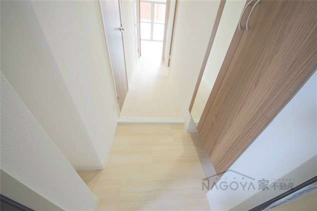 セレブレイト葵 玄関