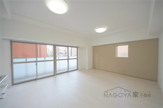 セレブレイト葵 リビング