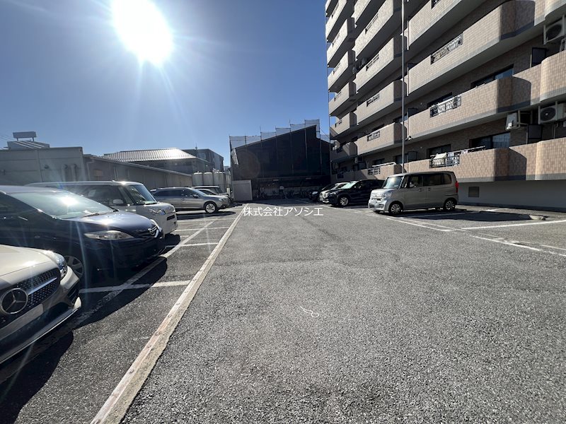 エマーレ北越谷 駐車場