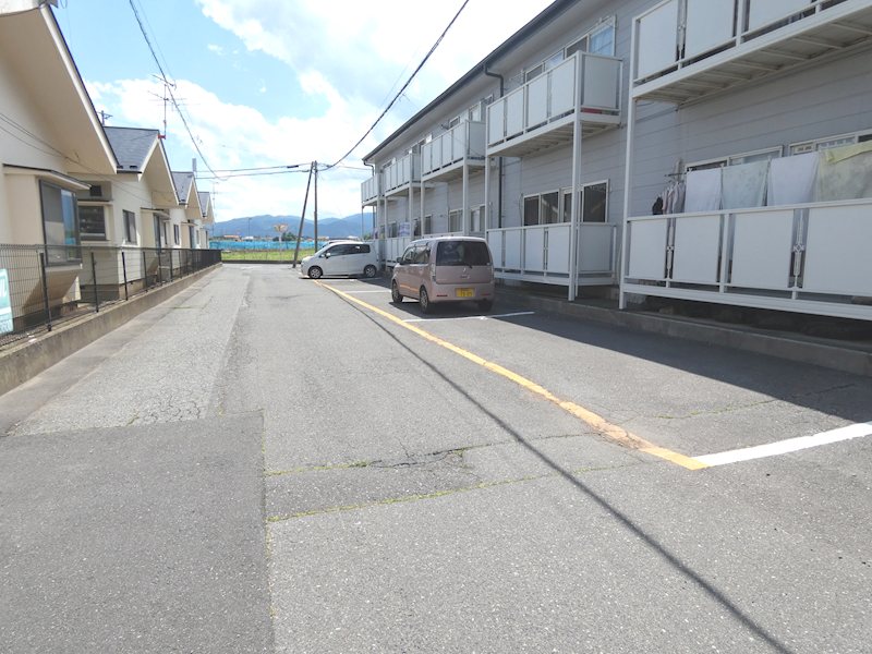 アインス 駐車場