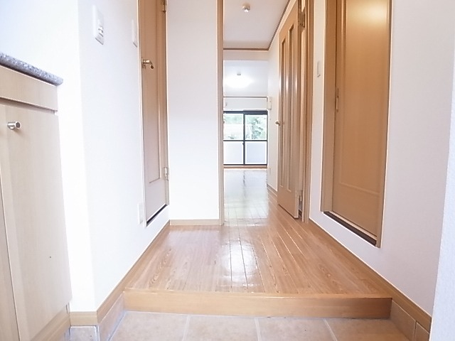 アルファマ 玄関