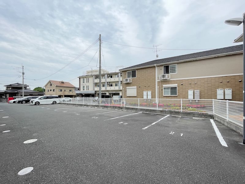ニューガイアソラーレ下石田 駐車場