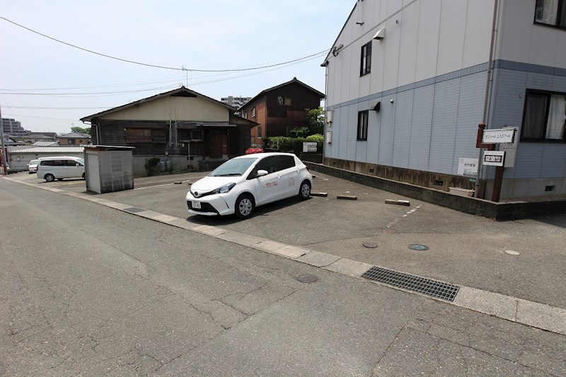 セジュールエスポアール 駐車場