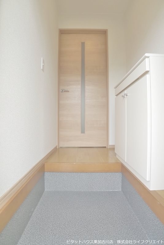 エル・ガーデンＢ 玄関