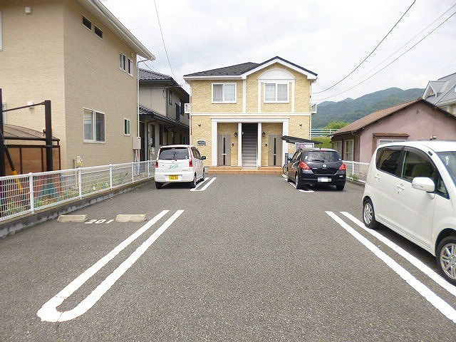 ウィスティリアⅡ 駐車場
