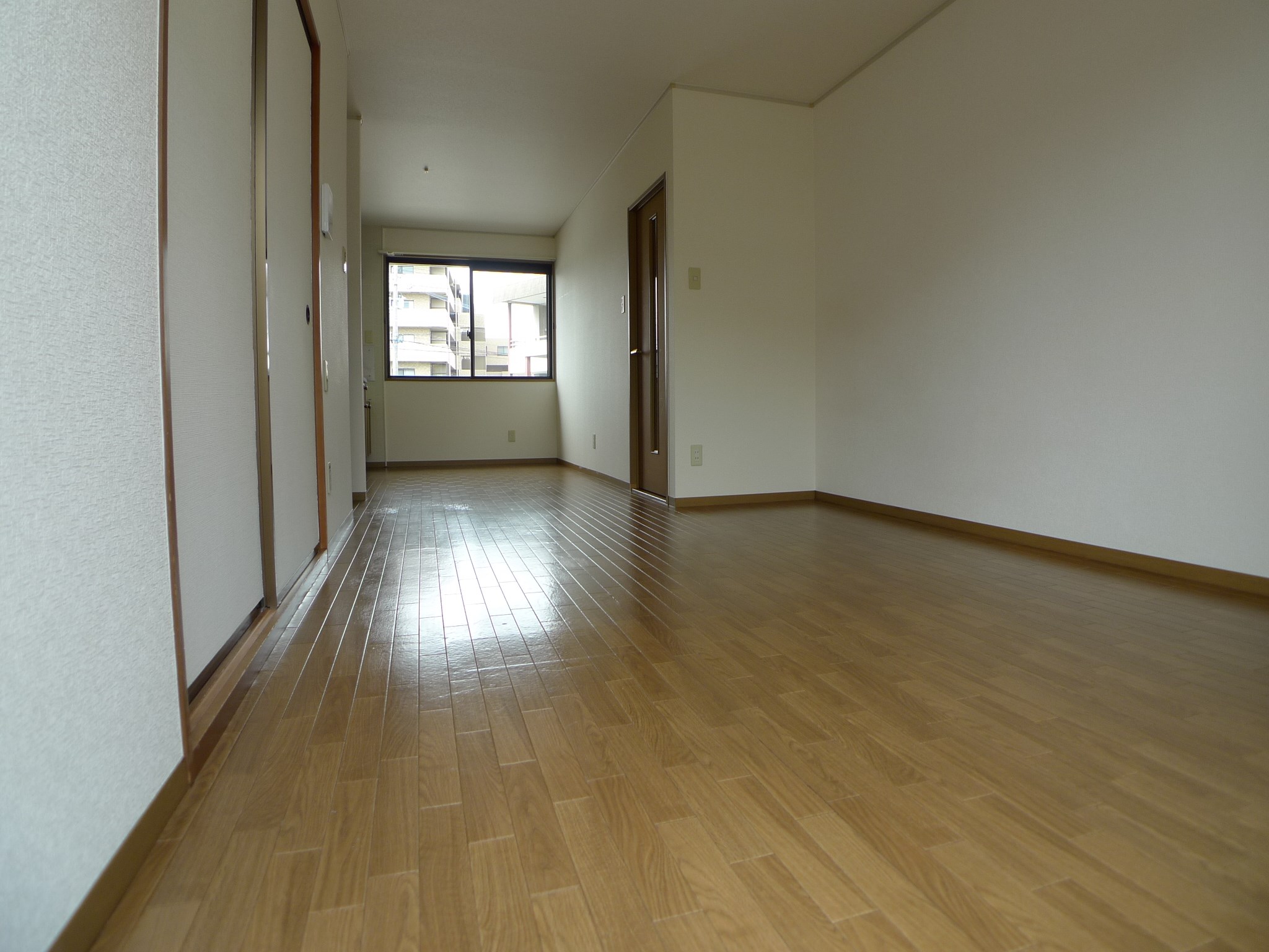 サティ宝殿 リビング