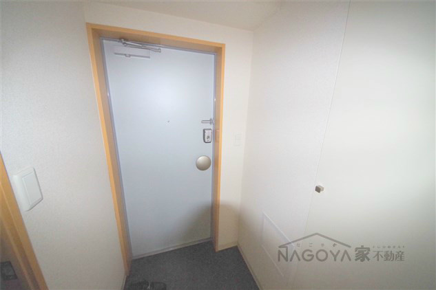 フラシア新栄町 玄関