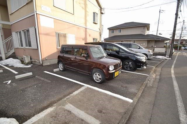 サンレイクコグレ 駐車場