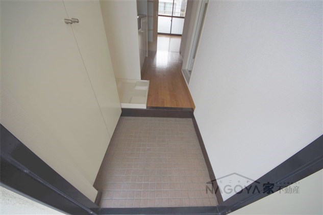 メゾン内山 玄関