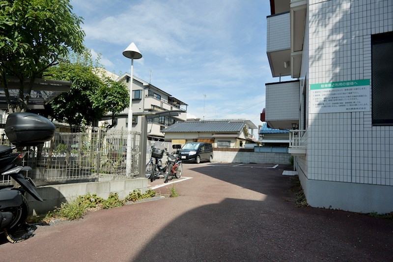 ロイヤルオクムラ 駐車場