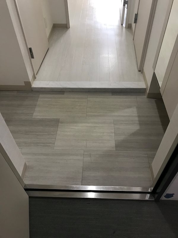 エル･イソベ三宮 玄関