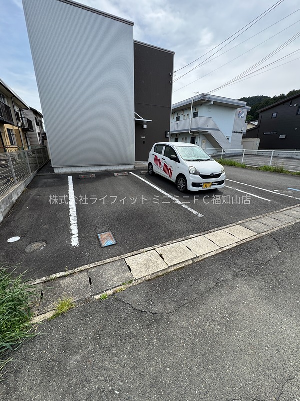 ユニキューブ南本堀 駐車場