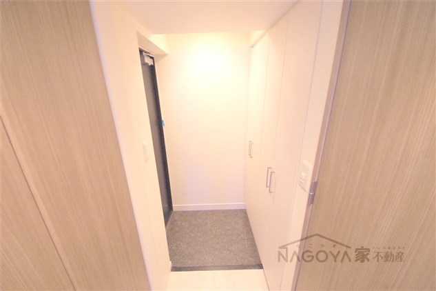 プレサンスジェネ千種内山 玄関