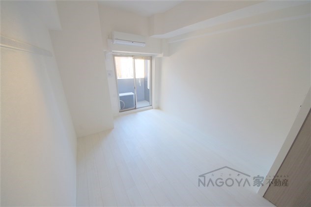 プレサンスジェネ千種内山 リビング