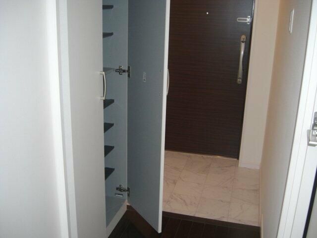 クロシェット・ボナール 玄関