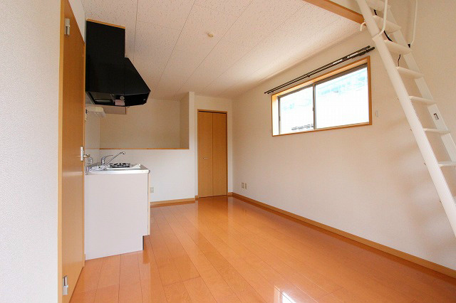静岡県浜松市中央区鹿谷町10-25 リビング