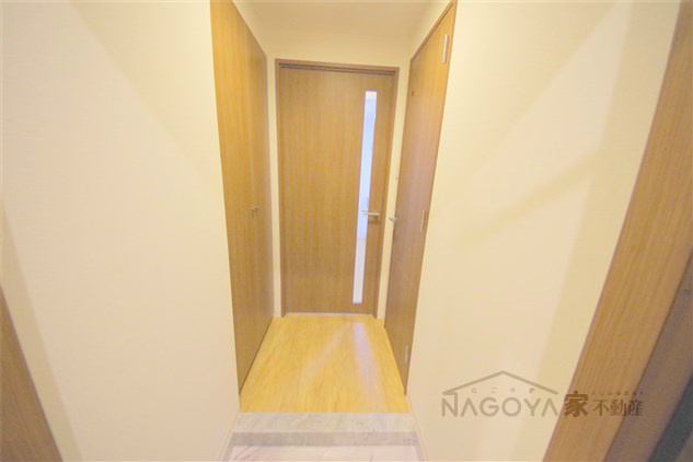 ペルテ金山 玄関