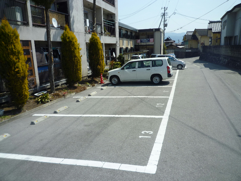 羽場崎マンション 駐車場