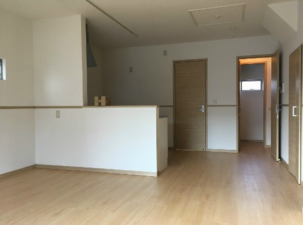 愛知県名古屋市千種区川崎町２丁目 リビング