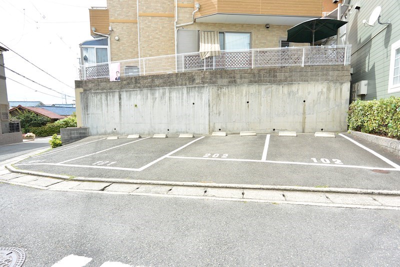 ハイツシャルマン 駐車場