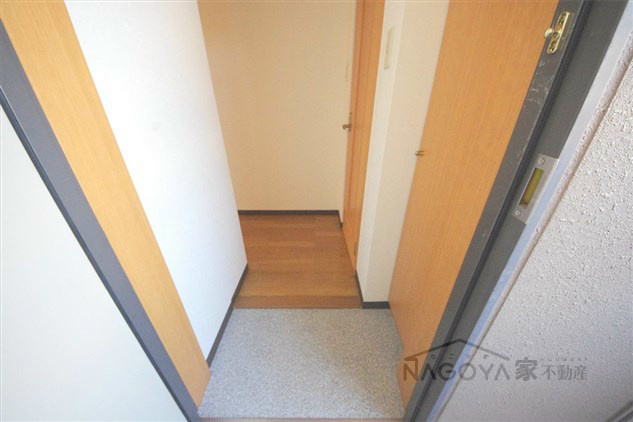 マ・メゾン千種公園 玄関