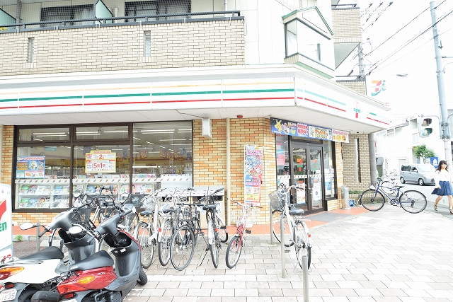 アクアコート北山 コンビニ