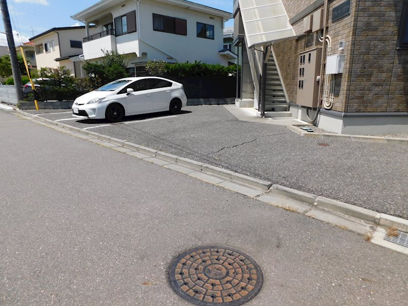 アヴェール・スカラベ 駐車場