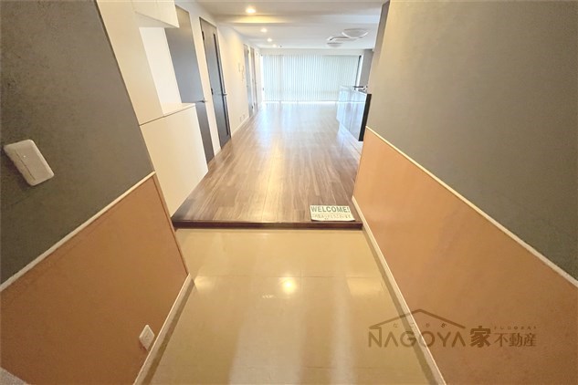 ハイウッド栄 玄関