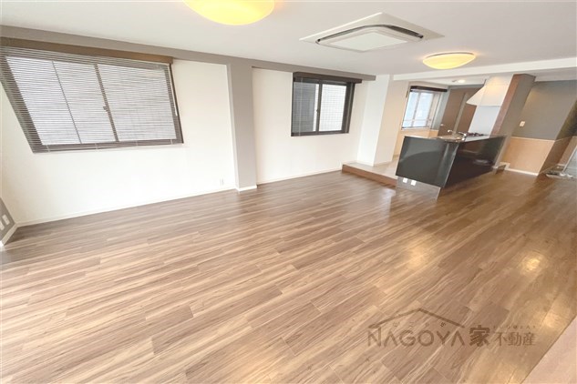 ハイウッド栄 リビング