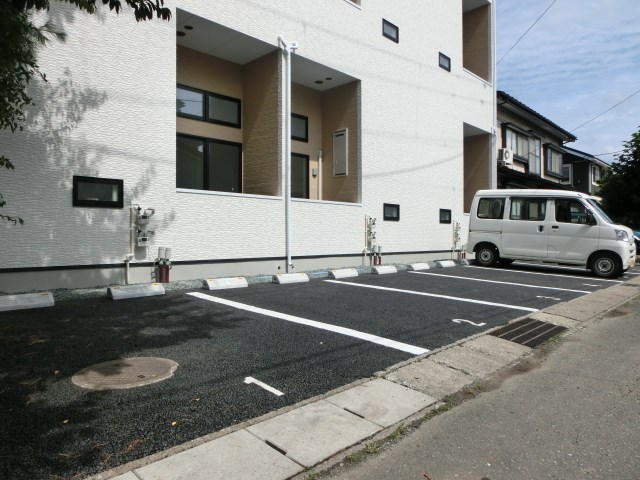 ヒューマンスクエアみたけ 駐車場