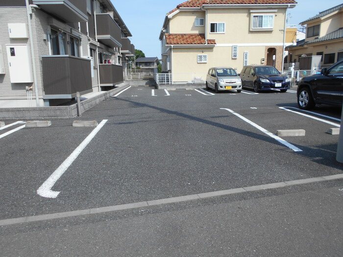 ミルキーコート 駐車場