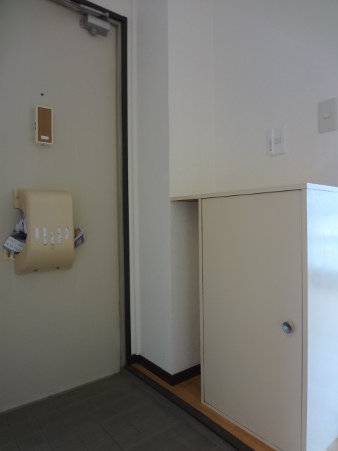 八重山ハイツ 玄関