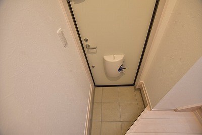 ロデスマン三萩野 玄関