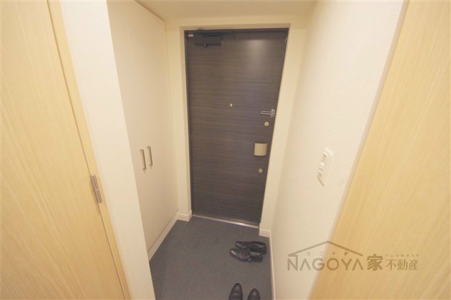 プレサンスジェネ鶴舞 玄関