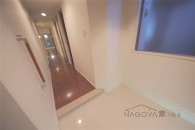 aLATO白壁東 玄関