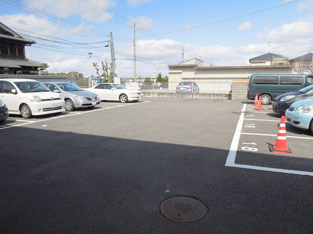 久宝寺西田マンション 駐車場